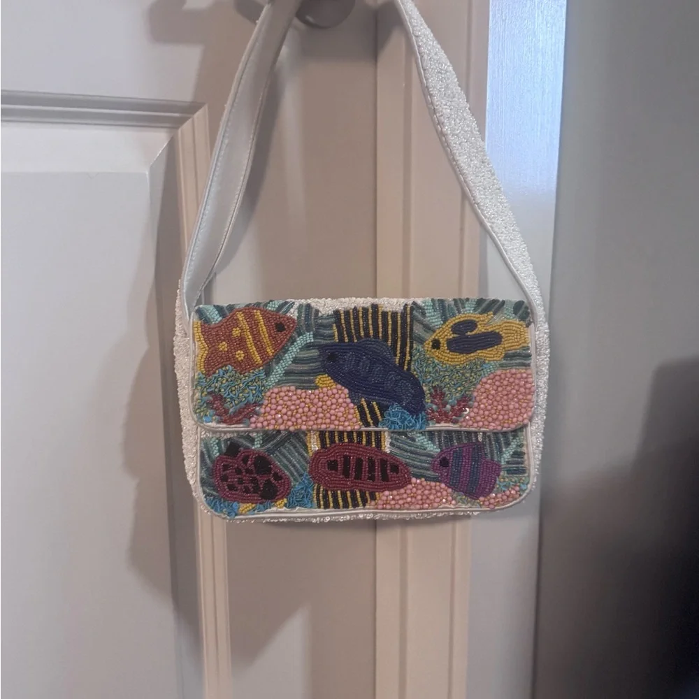 Beaded Fish Motif Shoulder Bag in White - Picture 3 of 3